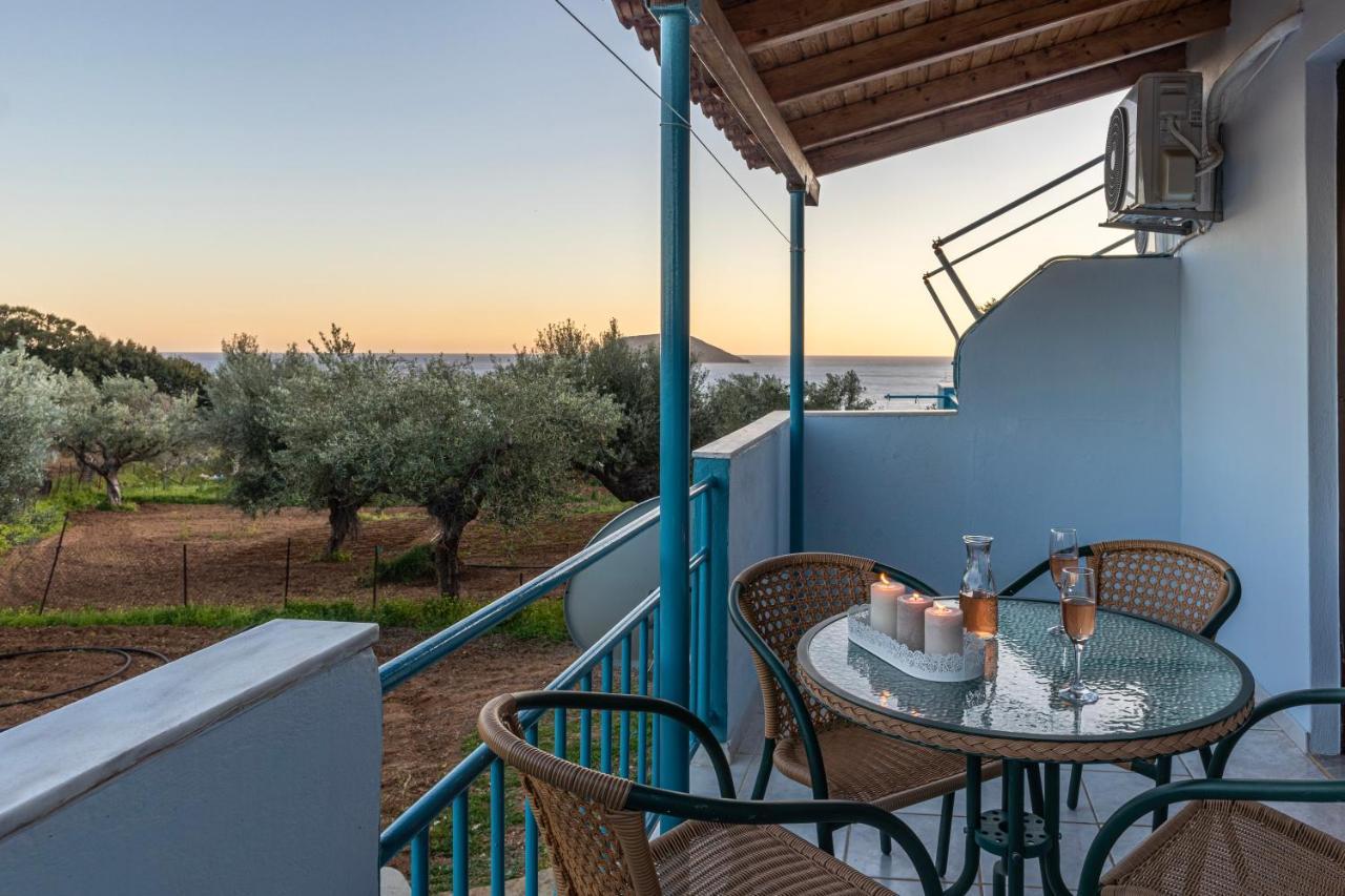 Secret Summer Havens - Perfectly Secluded Getaways Vasilítsion Buitenkant foto