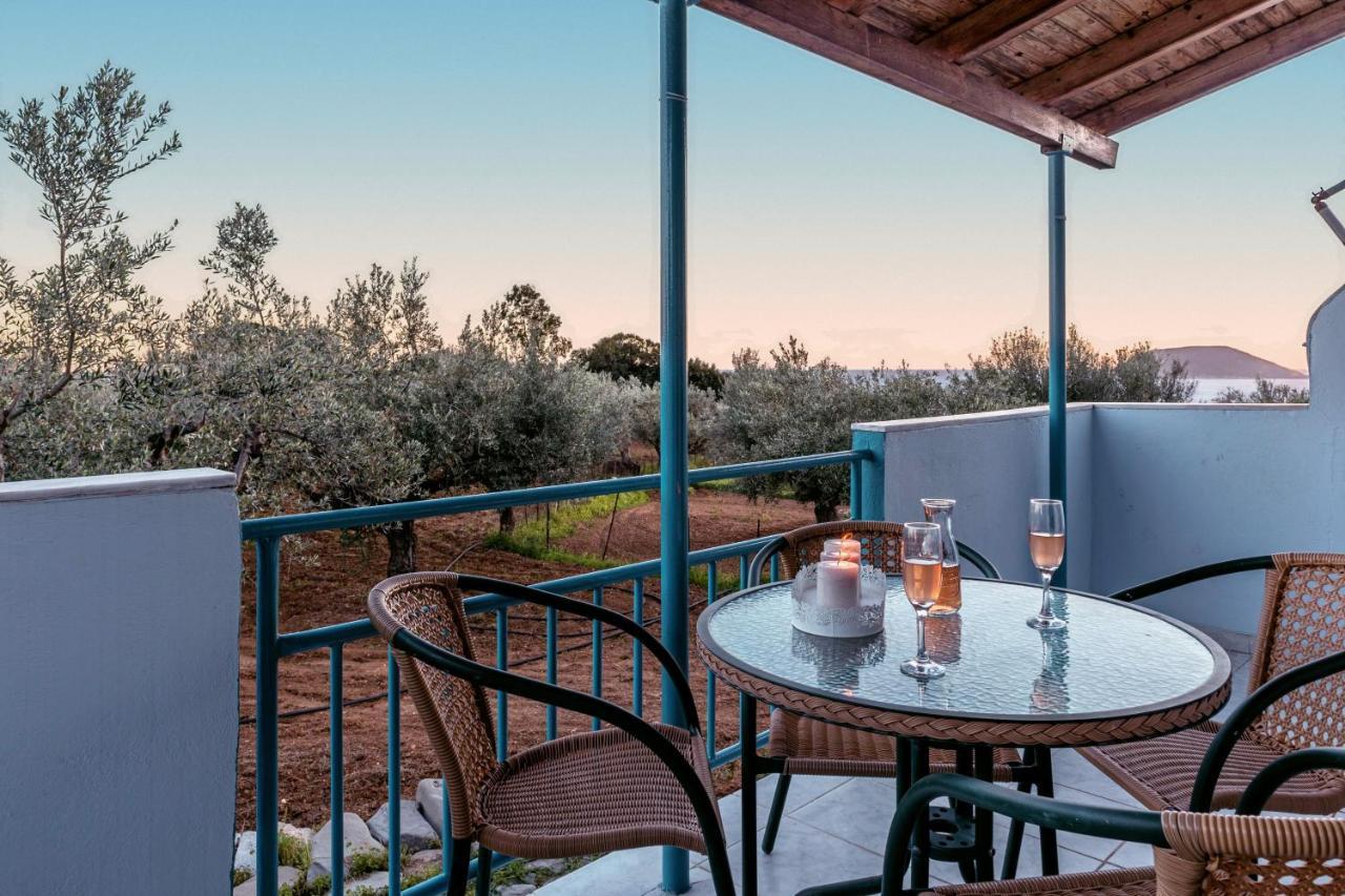 Secret Summer Havens - Perfectly Secluded Getaways Vasilítsion Buitenkant foto